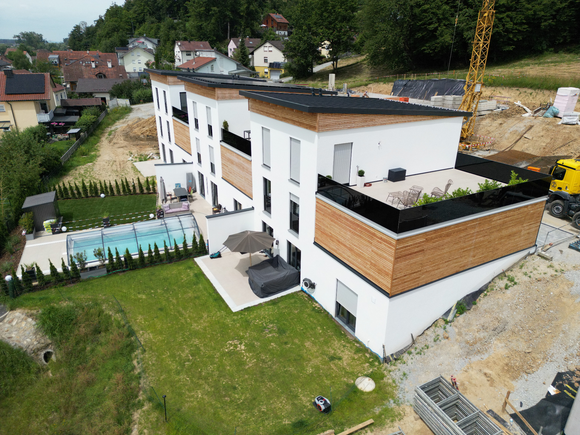 Realisierter Neubau mit Wohnungen